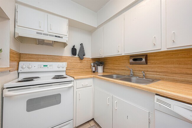 Photo - 3944 W Alabama St Unit 8