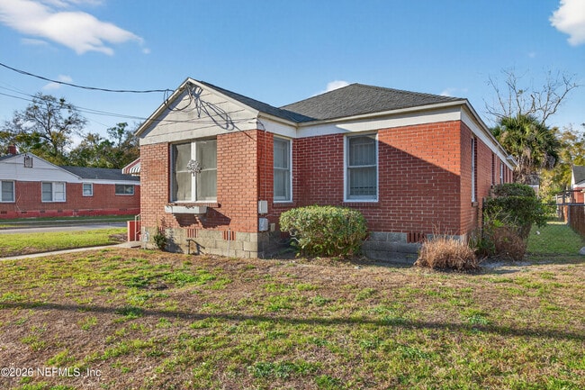 Photo - 345 E 44th St