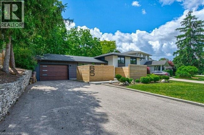 Photo - 65 Lang Crescent