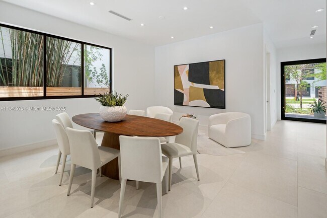 Photo - 2984 Coconut Ave