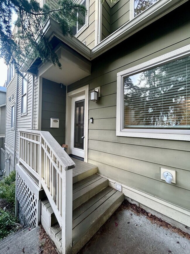 Photo - Queen Anne Townhouse