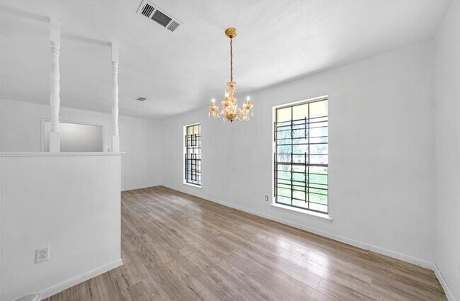 Photo - 8447 Sterlingshire St