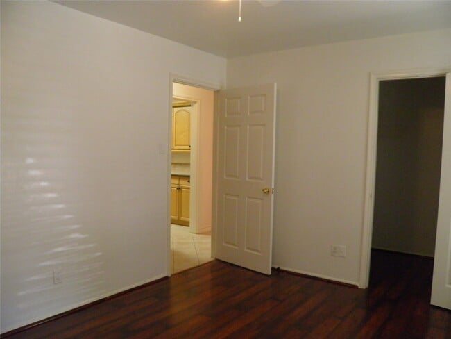Photo - 8827 Neff St