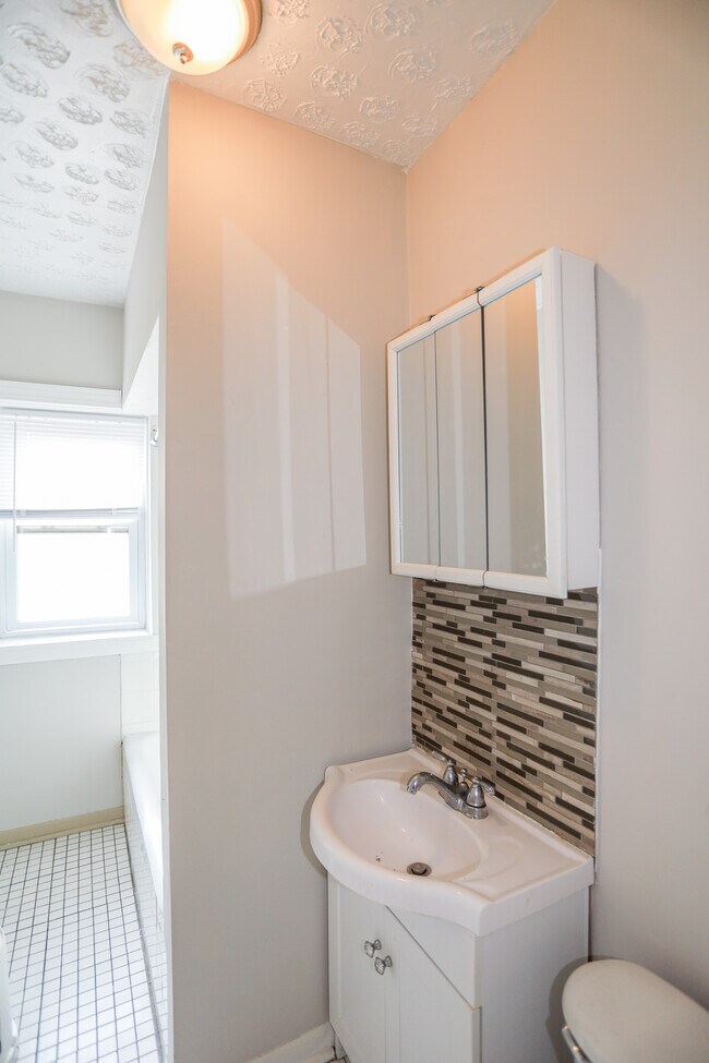 Photo - 4134 N Avers Ave Unit #2B