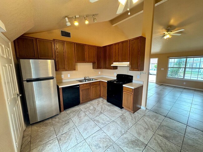 Photo - Nice 3 Bedroom 2 Bath in Gated Coppertree ...