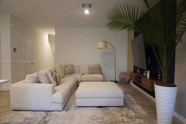 Photo - 385 NW 9th St