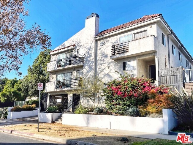 Building Photo - 7327 Willoughby Ave Rental