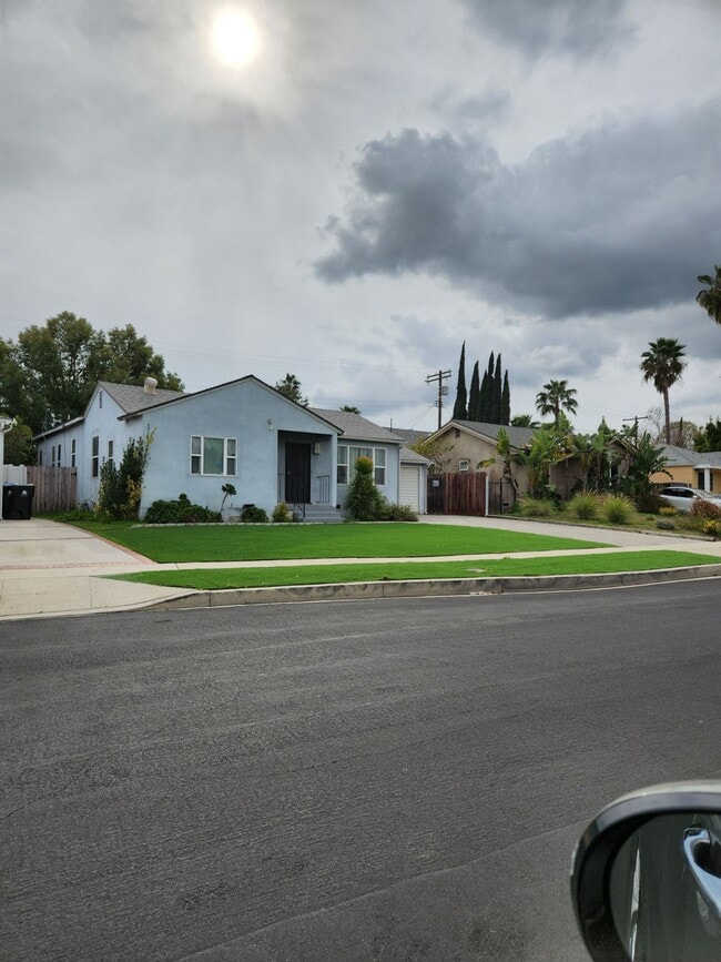 Photo - 5709 Enfield Ave Casa