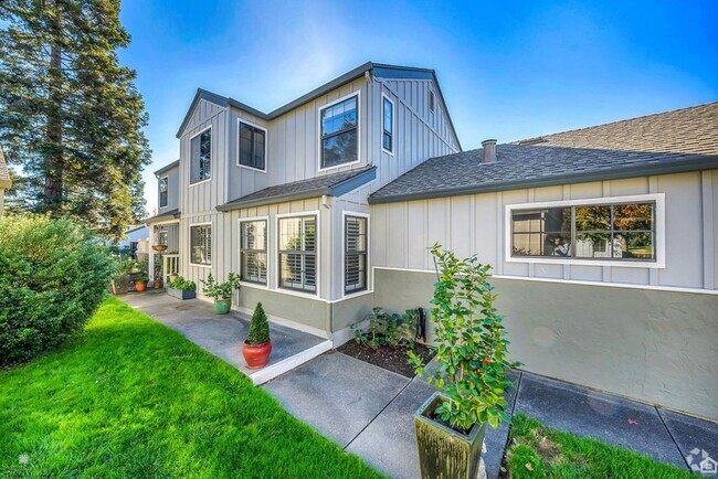 Building Photo - Attractive 3bd/2.5ba Townhouse in Sonoma G...