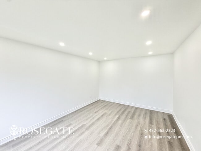 Photo - All-Inclusive 3-Bedroom Apartment with Balcony & In-Unit Laundry – Pet Friendly – Kitchener Unité B
