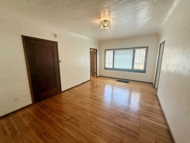 1844 E 5th St. #3