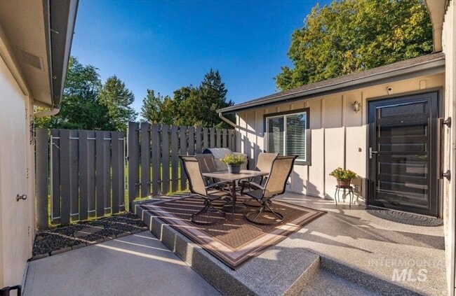 Photo - Abbey Cir