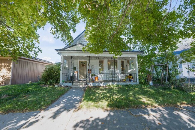 Building Photo - CUTE 3 BED 3 BATH HOME CLOSE TO HISTORIC D...