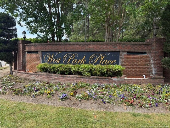 Building Photo - 1319 Braybrooke Pl