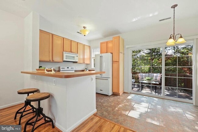 Photo - 23110 Blackthorn Square