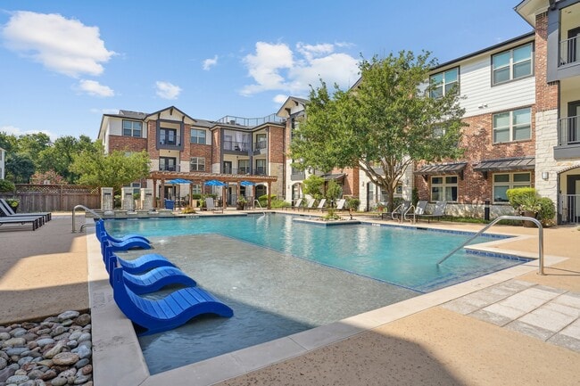 Laurel at Lake Highlands