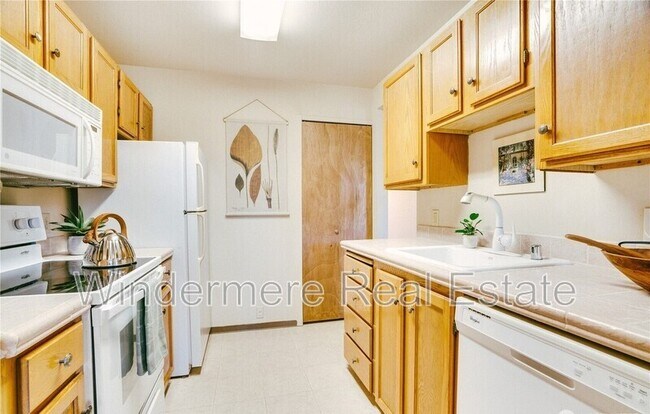 Photo - 625 N Jackson Ave
