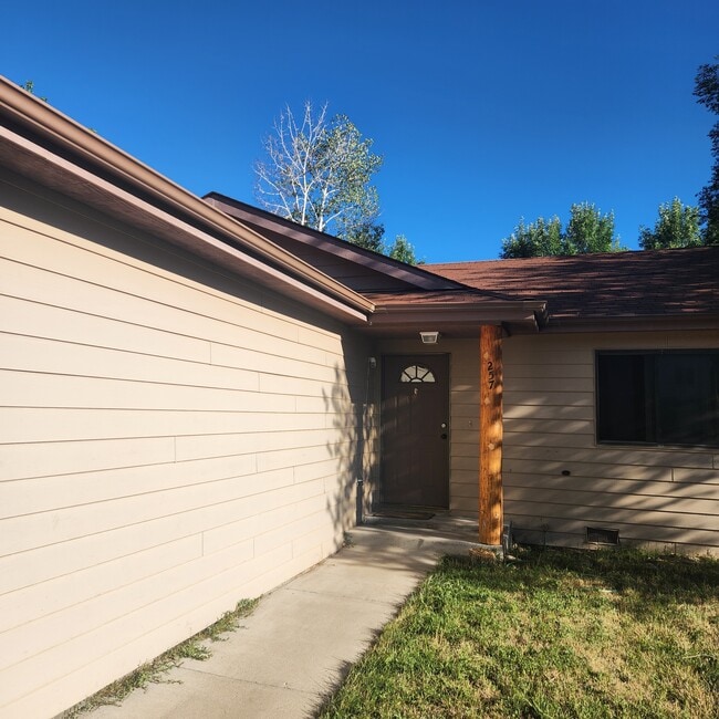 Building Photo - 257 Lupine Dr Rental