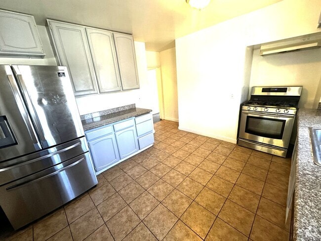 Building Photo - 3 + Beds 2 Baths Home With Large Yard /Was...