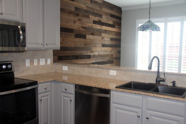 Photo - 918 Sterling Creek Cir