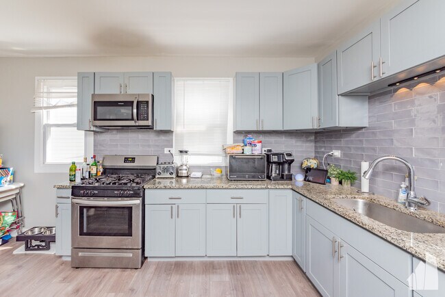Photo - 2923 N Avers Ave Unit 2