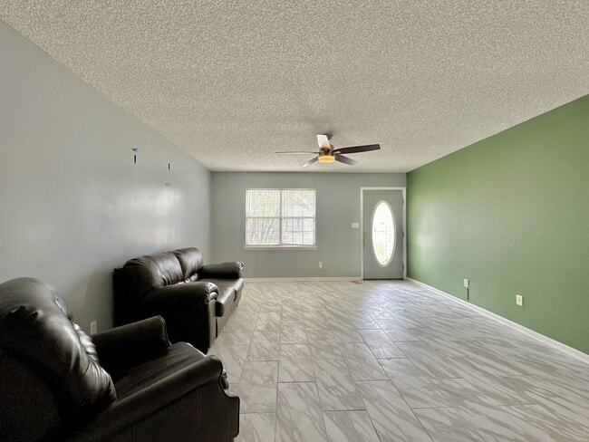 Photo - 1717 Largo Cir
