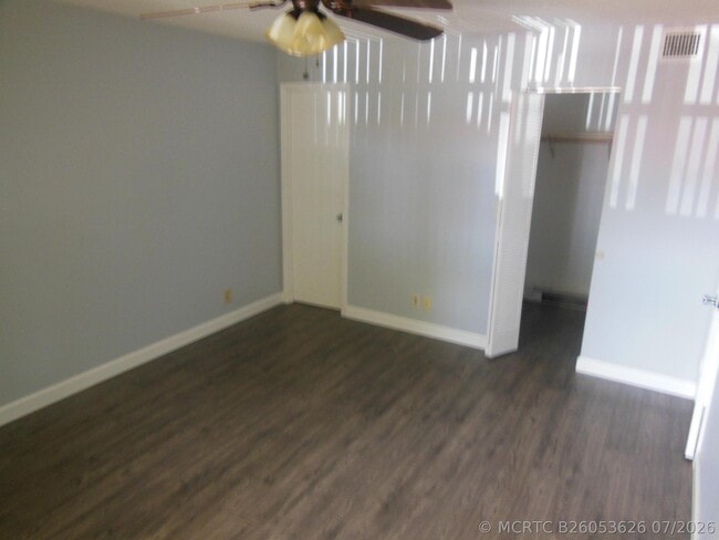 105 Lake Helen Dr
