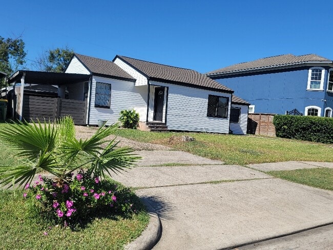 Building Photo - 1112 Sunset Dr