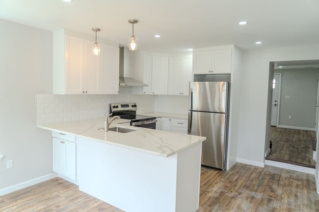 Photo - 520 East Ave