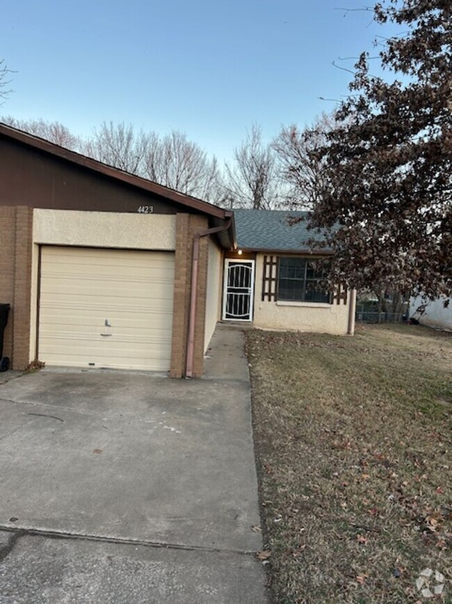 Building Photo - Gum Street Duplexes Unit 4423 Rental