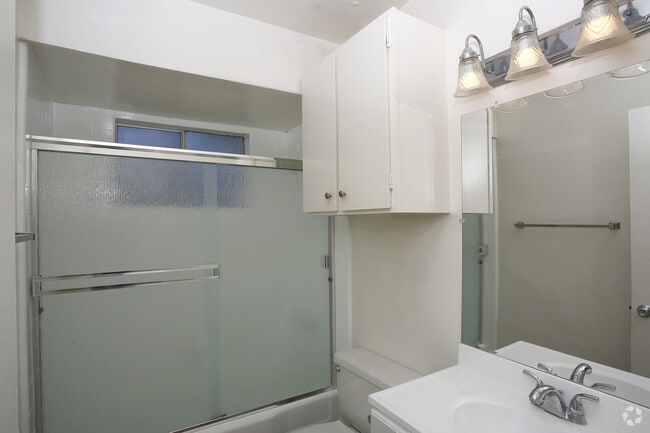 2 BR, 1 BA