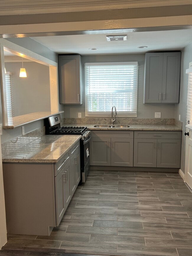 Beautiful Kitchen - 3332 Stocker St