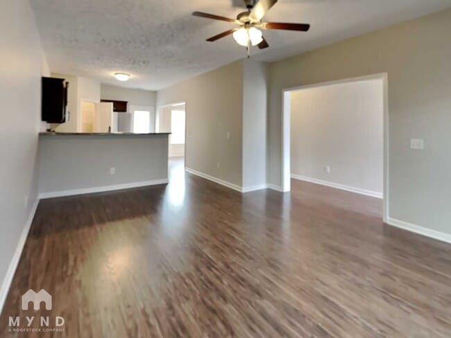 Photo - 423 John Deere Dr