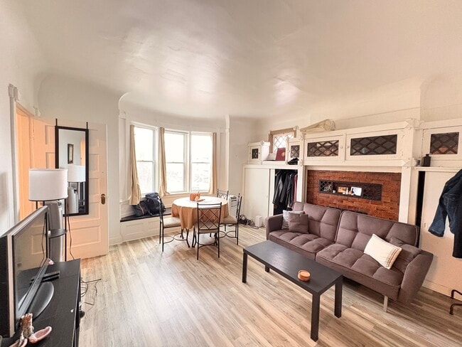 Building Photo - 5718 Ellsworth Ave Unit Apt 2