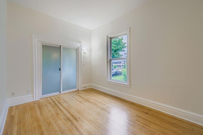 Photo - 364 Bates Ave
