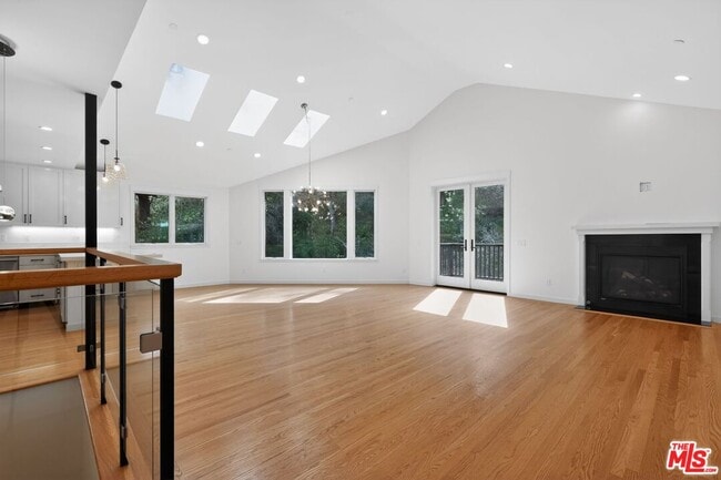 Photo - 502 Chapman Dr