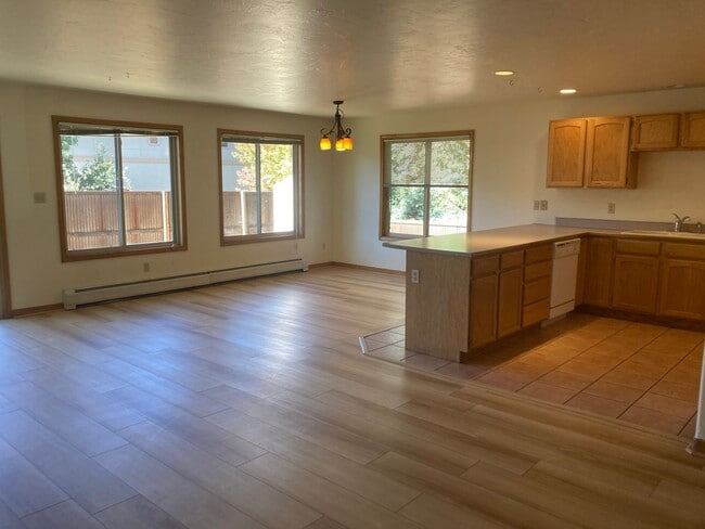 Photo - Beautiful & Spacious 2-Bedroom, 3-Bath Tow...