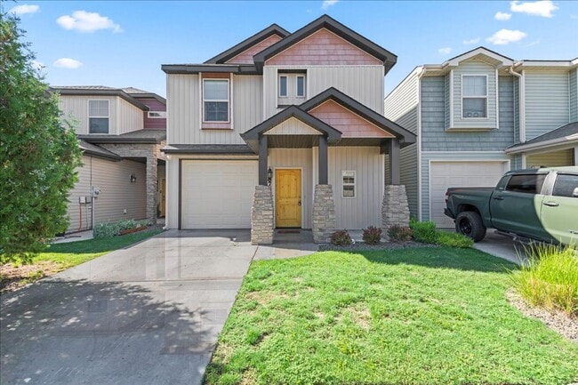 Centrally Located 3 Bedroom 2.5 Bathroom Home - Centrally Located 3 Bedroom 2.5 Bathroom Home