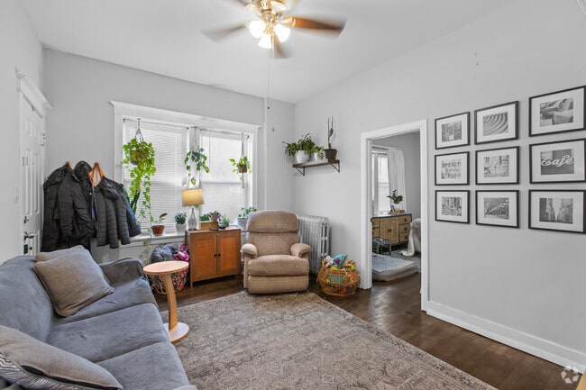 Building Photo - 2552 N Kildare Ave Unit 1N Rental