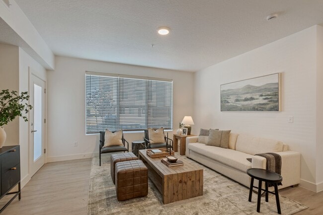 Building Photo - Elevate at 620