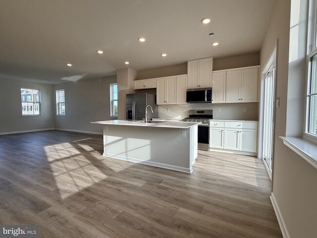 209 Independence Ct