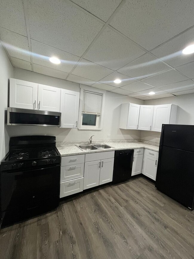 Building Photo - South Brooke 2 Unit 1