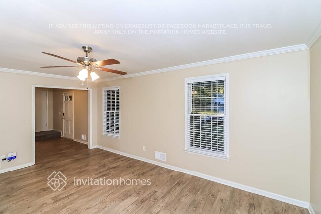 Photo - 2550 Raintree Way NE