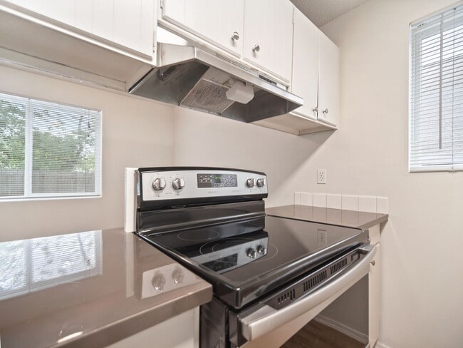 Photo - RENOVATED 1BD/1BA MILLWOOD APARTMENT | A/C | COVERED PARKING | PET FRIENDLY | AVAIL 9/1/26 Unit 9009