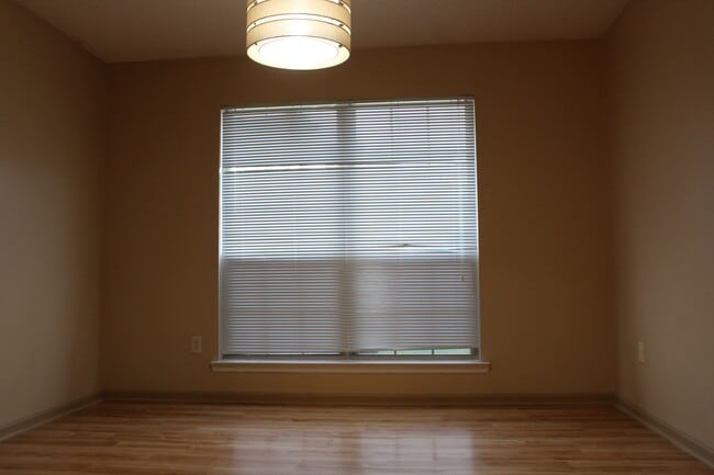 Photo - 504 Bedford Ct