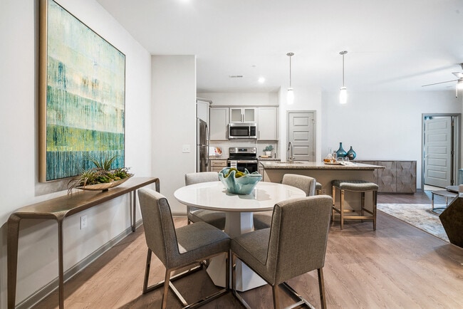 Dining Room at Hawthorne at the Glen - Hawthorne at the Glen