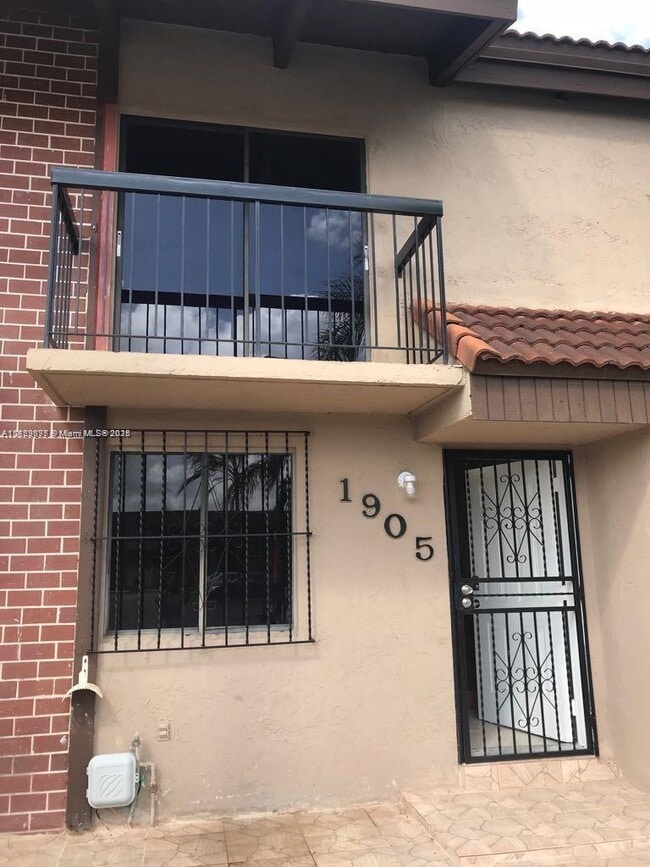 Building Photo - 1819 SW 107th Ave Rental