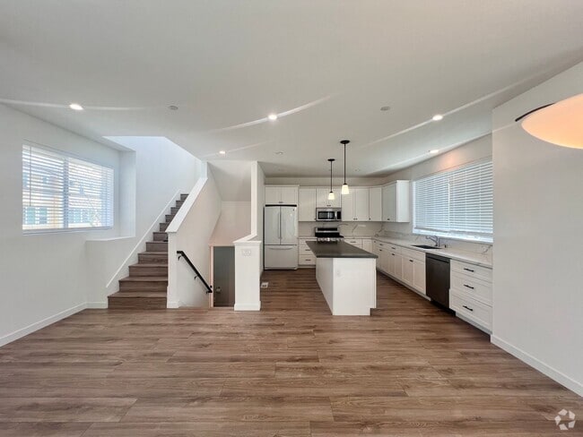 Building Photo - Beautiful 3-bedroom 2.5 home in Prime Nort...