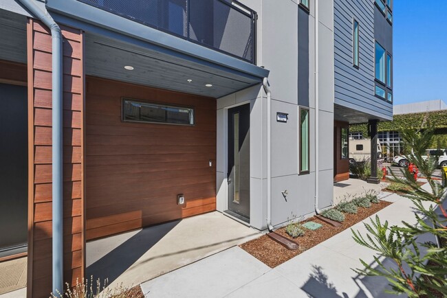 Building Photo - 2 Bed, 2.5 Bath Executive Home in Newly Constructed Community!