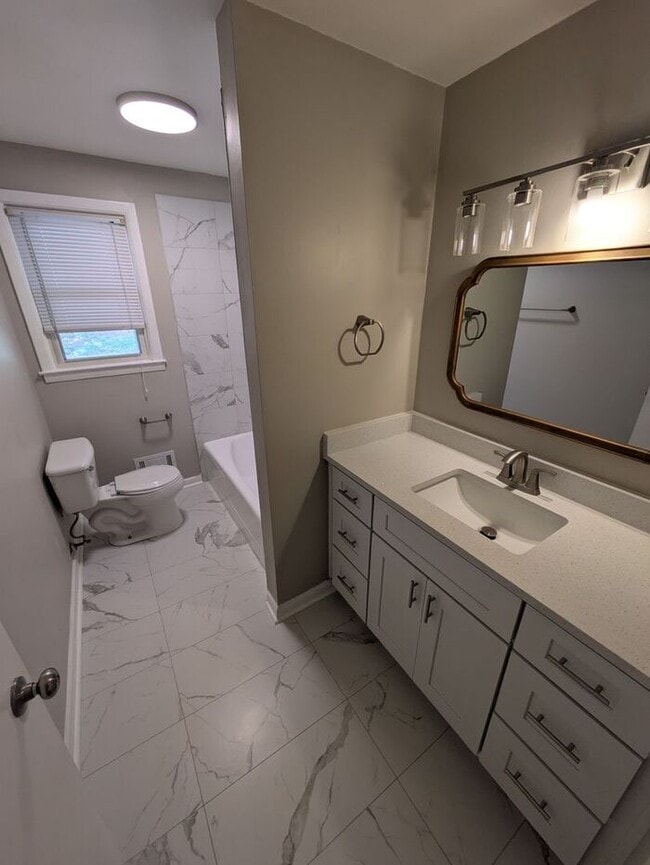 Photo - Recently Renovated 2BD/1BA Duplex in Hickory!